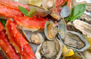 Les fruits de mer sont inclus dans le régime alimentaire pour l'ostéochondrose cervicale